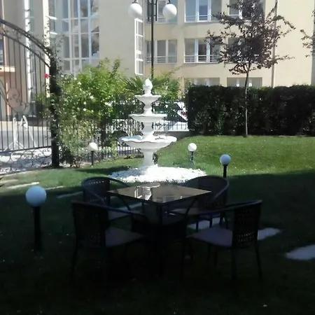 Studio In Dawn Park Deluxe Апартаменты *