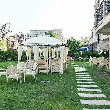 Апартаменты Studio In Dawn Park Deluxe