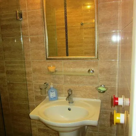 Studio In Dawn Park Deluxe Apartament